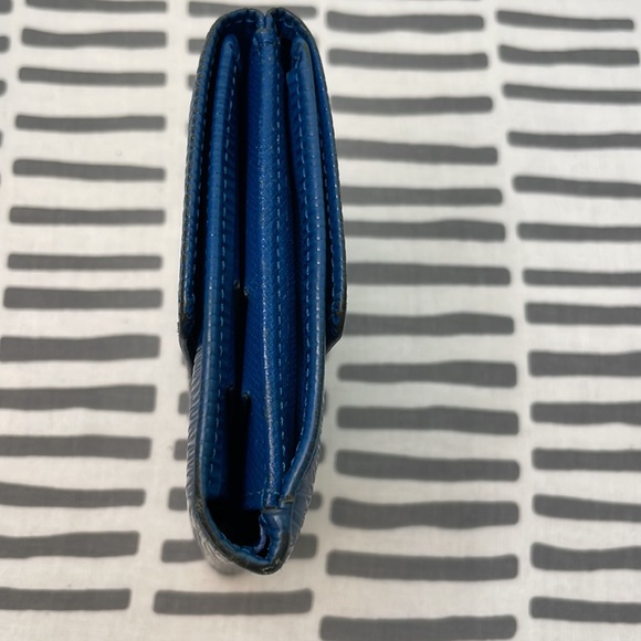 Louis Vuitton Blue Epi Snap close bi fold wallet in great vintage condition - Picture 15 of 15